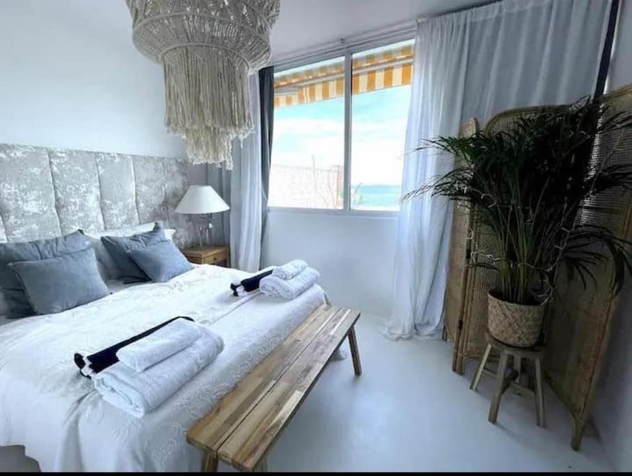 Beach Front Apartment Гибралтар Екстериор снимка
