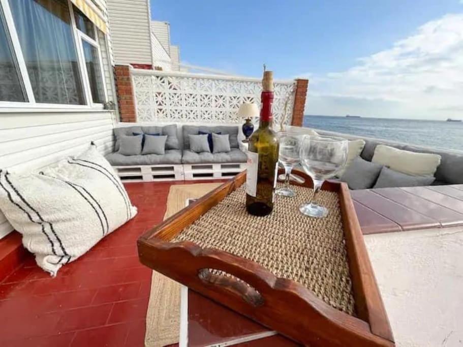 Beach Front Apartment Гибралтар Екстериор снимка