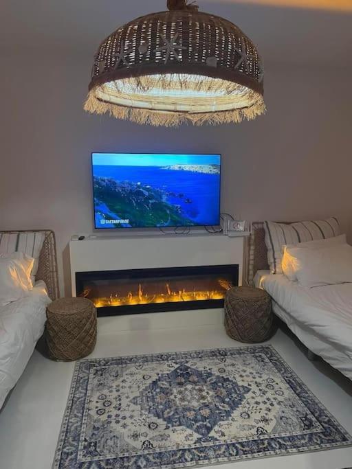 Beach Front Apartment Гибралтар Екстериор снимка